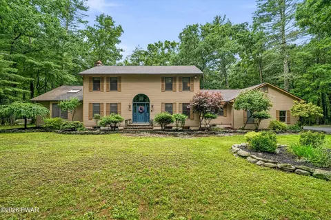 105 Stonehedge Ln, Milford, PA 18337
