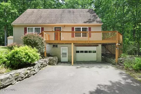 30 Juniper Way, Hawley, PA 18428