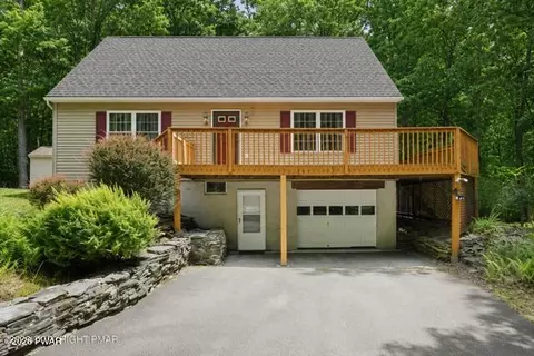 30 Juniper Way, Hawley, PA 18428