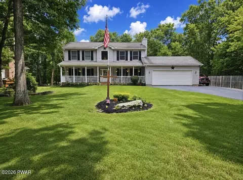 133 Surrey Dr, Lords Valley, PA 18428