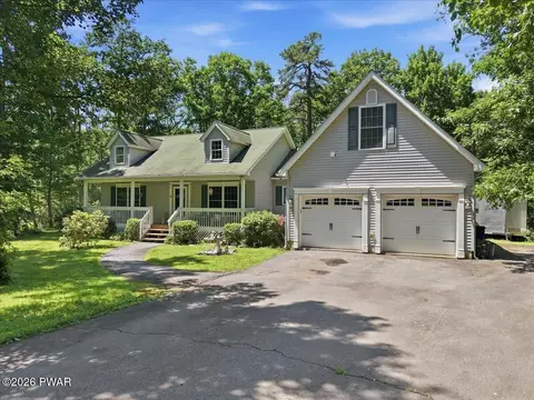 804 Waxwing Ct, Hawley, PA 18428