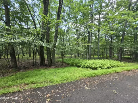 lot17 Woodledge Hills Dr, Hawley, PA 18428