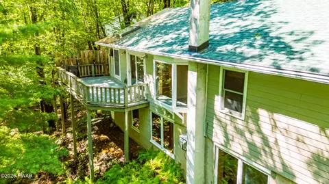 112 Heavenly Valley Dr, Tafton, PA 18464