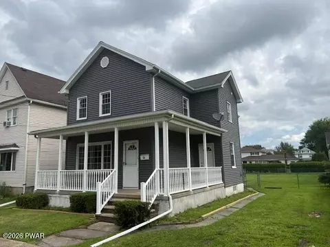 28 Manhattan St, Ashley, PA 18706