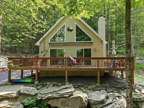 1145 Beaver Lake Dr, Lake Ariel, PA 18436