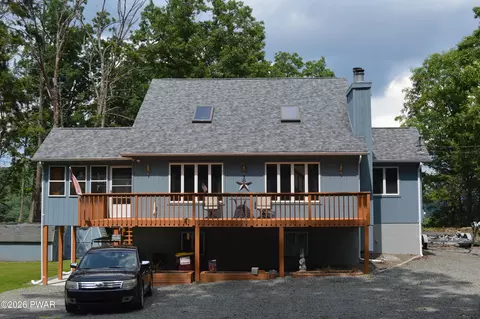 136 Hillside Dr, Greentown, PA 18426