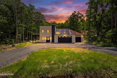 118 Surrey Dr, Lords Valley, PA 18428
