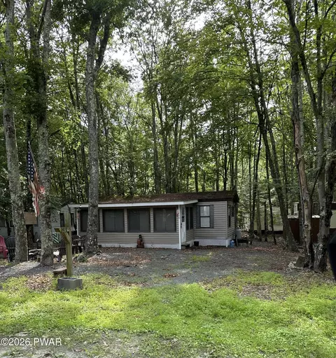 109 Woodpecker Ln, Shohola, PA 18458
