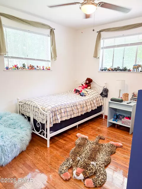 Bedroom - 346 Tom Quick Rd, Dingmans Ferry, PA 18328 photo 9 of 10