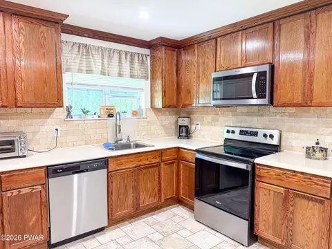 Kitchen - 346 Tom Quick Rd, Dingmans Ferry, PA 18328 photo 4 of 4