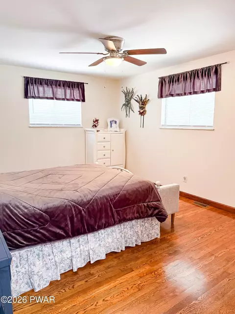 Bedroom - 346 Tom Quick Rd, Dingmans Ferry, PA 18328 photo 4 of 10
