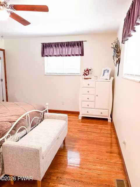 Bedroom - 346 Tom Quick Rd, Dingmans Ferry, PA 18328 photo 5 of 10