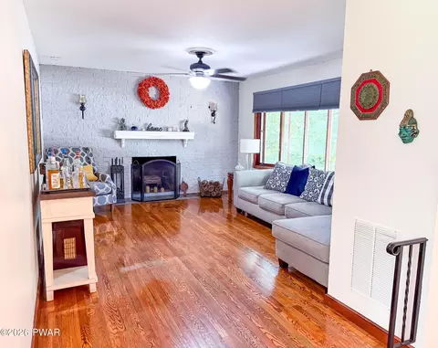 Living - 346 Tom Quick Rd, Dingmans Ferry, PA 18328 photo 1 of 4