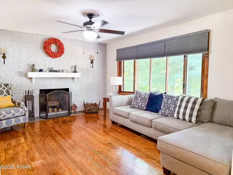 Living - 346 Tom Quick Rd, Dingmans Ferry, PA 18328 photo 2 of 4