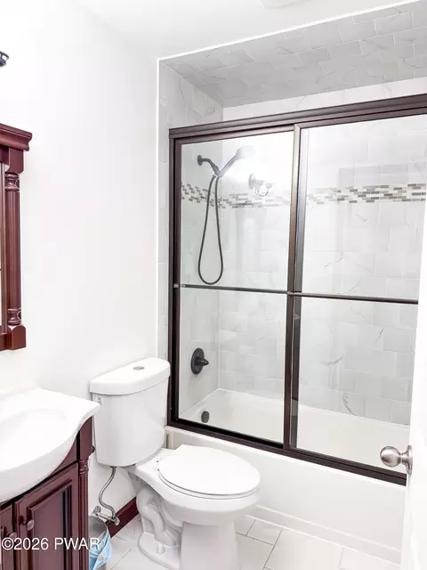 Bath - 346 Tom Quick Rd, Dingmans Ferry, PA 18328 photo 3 of 6