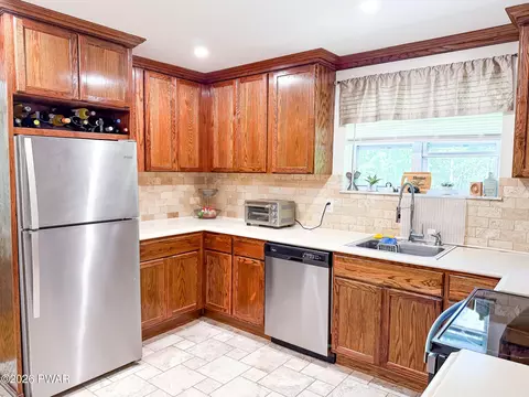 Kitchen - 346 Tom Quick Rd, Dingmans Ferry, PA 18328 photo 3 of 4