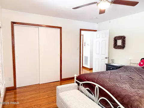 Bedroom - 346 Tom Quick Rd, Dingmans Ferry, PA 18328 photo 3 of 10