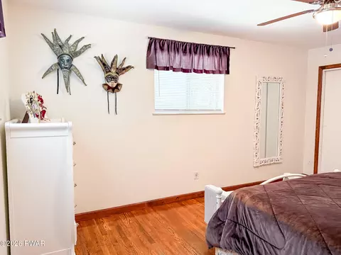 Bedroom - 346 Tom Quick Rd, Dingmans Ferry, PA 18328 photo 6 of 10