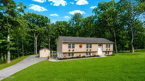 152 Bayberry Dr, Milford, PA 18337