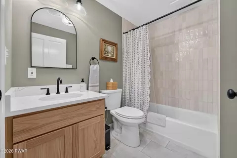 Bath - 131 E Lake View Dr, Dingmans Ferry, PA 18328 photo 8 of 9