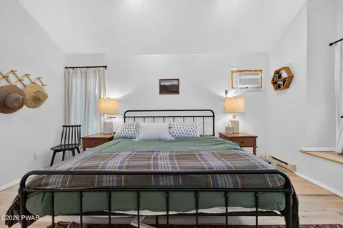 Bedroom - 131 E Lake View Dr, Dingmans Ferry, PA 18328 photo 10 of 15