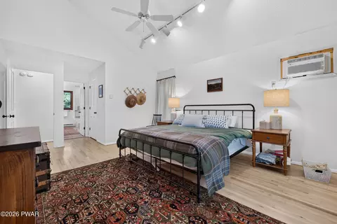 Bedroom - 131 E Lake View Dr, Dingmans Ferry, PA 18328 photo 11 of 15