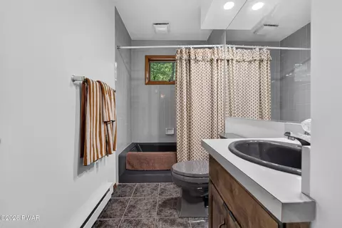 Bath - 131 E Lake View Dr, Dingmans Ferry, PA 18328 photo 1 of 9