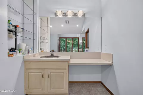 Bath - 131 E Lake View Dr, Dingmans Ferry, PA 18328 photo 6 of 9
