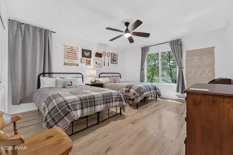 Bedroom - 131 E Lake View Dr, Dingmans Ferry, PA 18328 photo 3 of 15