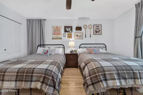 Bedroom - 131 E Lake View Dr, Dingmans Ferry, PA 18328 photo 4 of 15