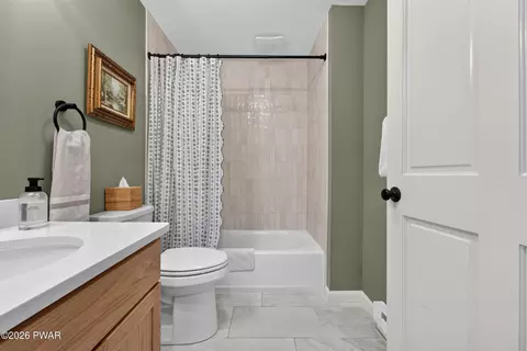 Bath - 131 E Lake View Dr, Dingmans Ferry, PA 18328 photo 9 of 9