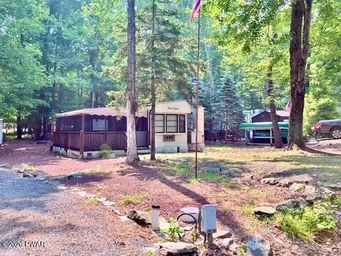 125 Arrow Head Ln, Milford, PA 18337