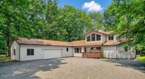 103 Rodeo Ln, Hawley, PA 18428