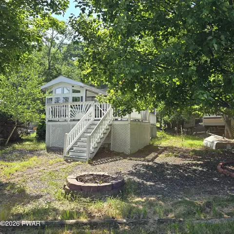 167 Village Dr, Milford, PA 18337