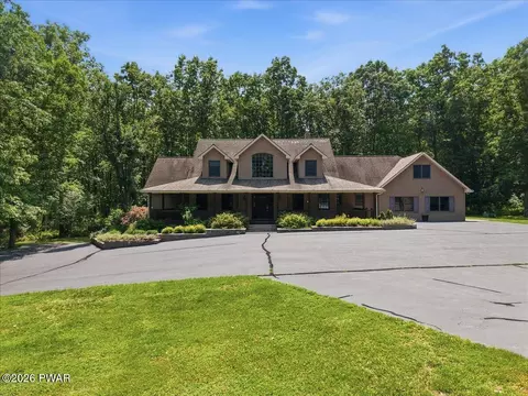 136 Hilltop Ln, Blooming Grove, PA 18428