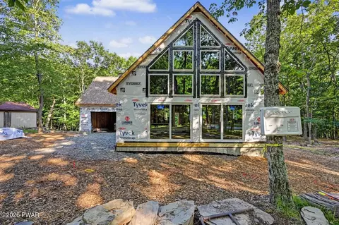 187 Deer Trail Dr, Hawley, PA 18428