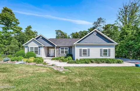 107 Stonefield Dr, Jefferson Township, PA 18436