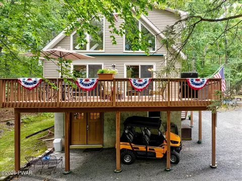 136 Bridle Rd, Lackawaxen, PA 18435