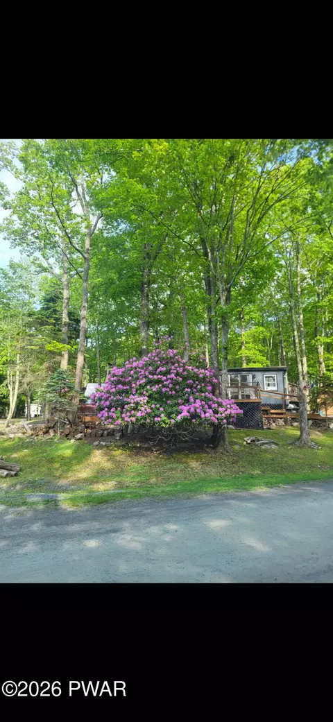 1002 Meghan Ln, Milford, PA 18337