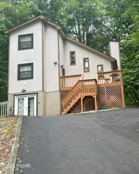 44 Northgate Ct, Lake Ariel, PA 18436