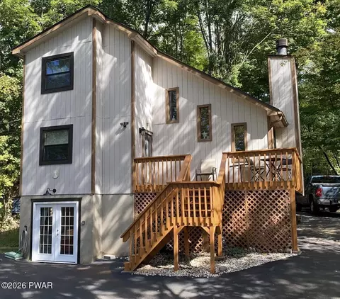 44 Northgate Ct, Lake Ariel, PA 18436