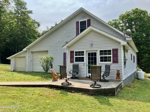 52 Bentler Rd, Gouldsboro, PA 18424