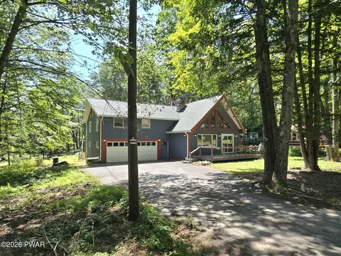 5164 Cresco Dr, Pocono Lake, PA 18347