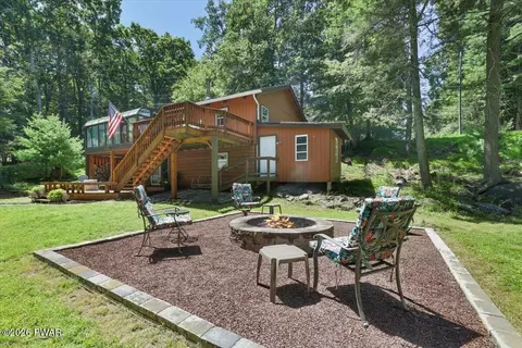 114 Lone Oak Dr, Lakeville, PA 18438