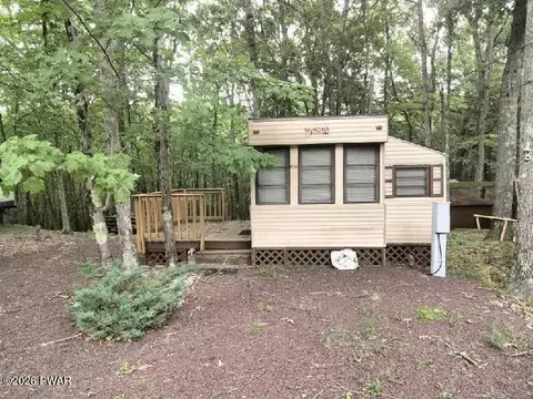 107 Locust Lake Dr, Milford, PA 18337