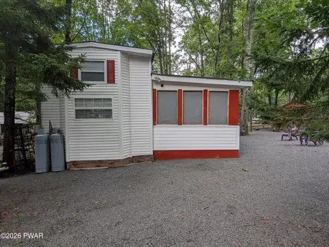 120 Dakota Ln, Shohola, PA 18458