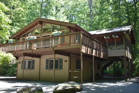 103 Bayberry Dr, Lords Valley, PA 18428