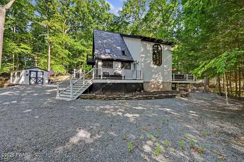 107 Rainbow, Lackawaxen, PA 18435