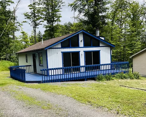 110 Parkwood Dr, Lake Ariel, PA 18436