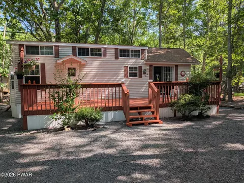 213 Shohola Ln, Shohola, PA 18458